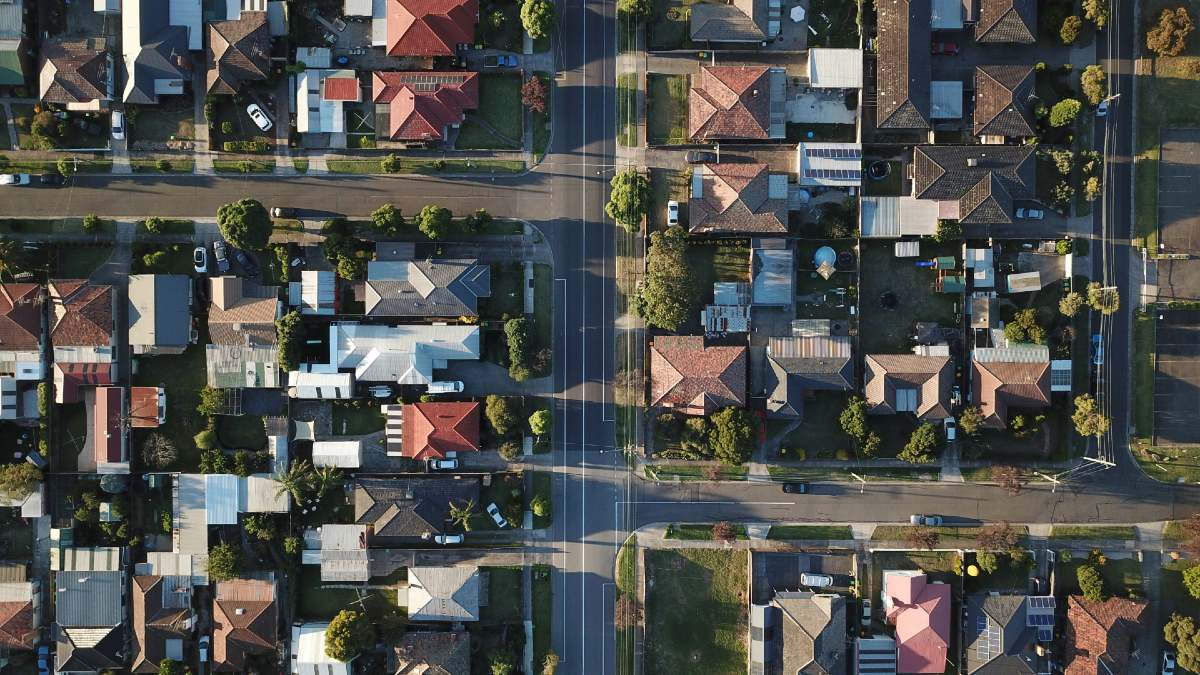 Busy week for fixed-rate home loan cuts, with Macquarie swimming against tide